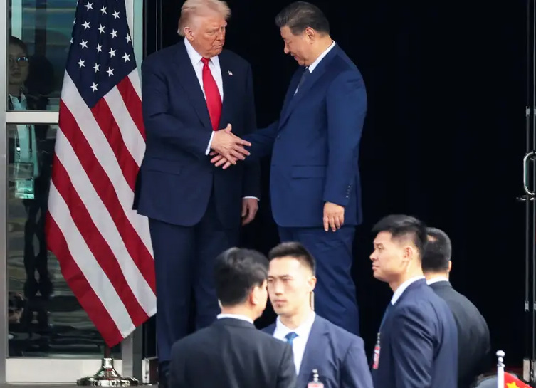 为何普京和习近平痴迷与川普合影