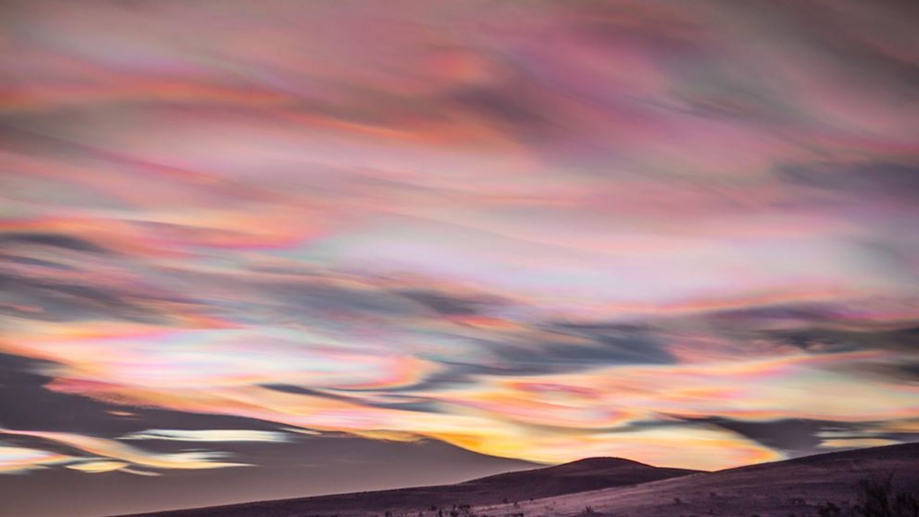 NASA拍到瑞典上空驚人珠光雲